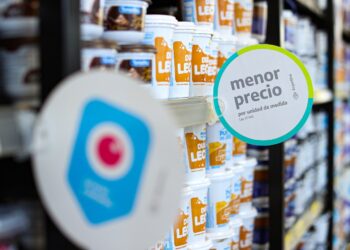 Las tres entidades lácteas firmaron un acuerdo para ampliar la oferta interna de productos a precios accesibles a cambio de la promesa no de intervenir la exportación