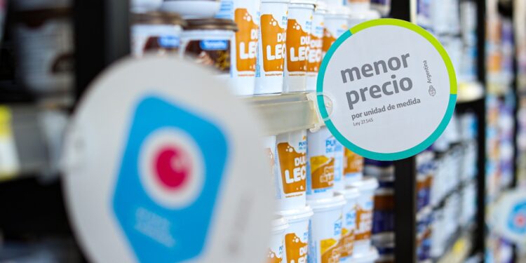 Las tres entidades lácteas firmaron un acuerdo para ampliar la oferta interna de productos a precios accesibles a cambio de la promesa no de intervenir la exportación