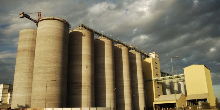 ¿Cuáles son las condiciones comerciales de Maltería Quilmes para los contratos de producción de cebada cervecera 2021/22?