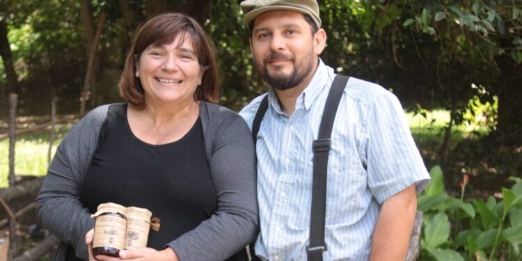 Laura y Matías cumplieron su sueño de irse a vivir a Almeyra: Elaboran mermeladas cargadas de mimos 