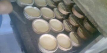 ¿Cómo se elabora el patay? Miguel Reinoso y su familia producen ese pan de harina de algarroba en Aimogasta, y buscan que prenda en las nuevas generaciones