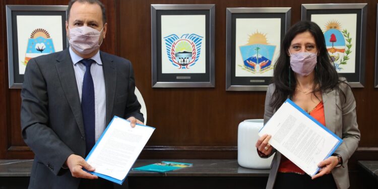 La amenaza de cerrar exportaciones dio resultado con el sector lácteo: Ampliarán la oferta de leche fluida a bajos precios a cambio de poder comerciar al exterior