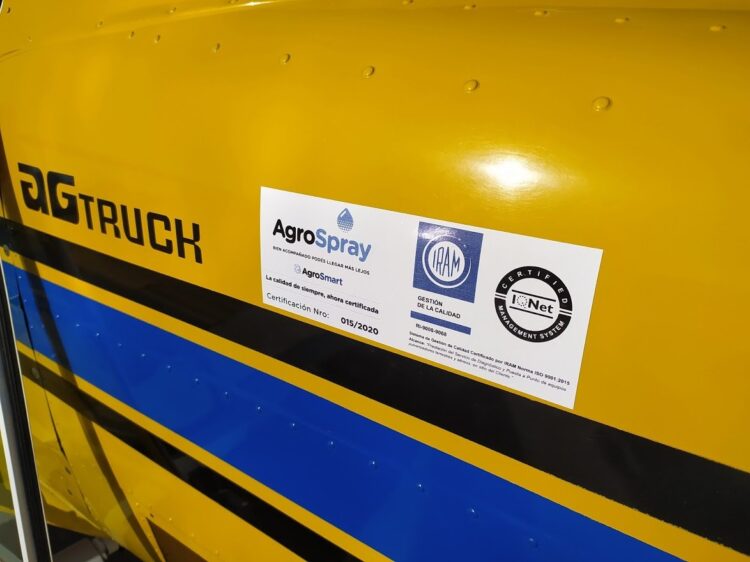 Para que no les corten las alas, la empresa AeroTrab comenzó a certificar sus aeroaplicaciones bajo las normas de IRAM