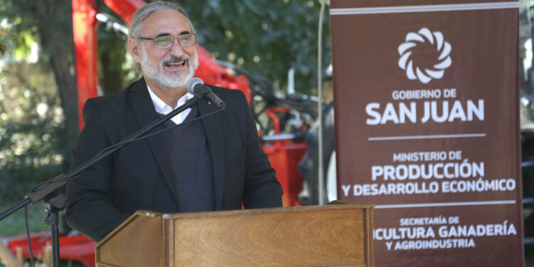 Basterra llevó algo de plata del Fondo de Emergencia a San Juan, pero volvió con un pedido serio para impulsar una Ley de Sequía