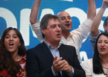 El diputado Omar Félix, autor del proyecto oficialista sobre biocombustibles, no logró explicar con claridad por qué propone bajar el corte de la nafta y el gasoil