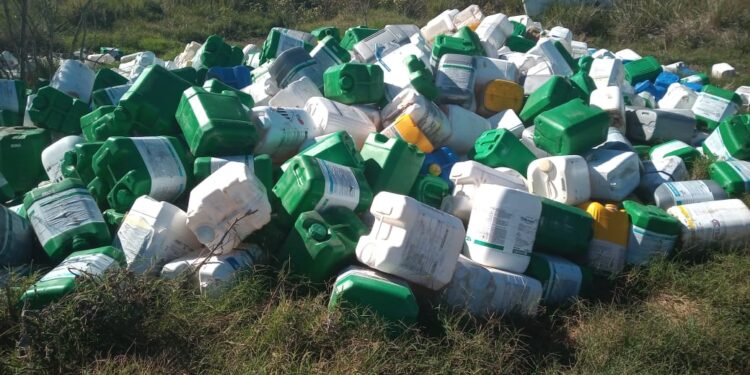 Según el ministro de Ambiente de Kicillof, hay 12 millones de bidones vacíos de agroquímicos que “no se sabe dónde están”