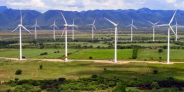 “No son molinos, son gigantes”: Productores rurales protestaron en España contra la instalación de parques eólicos sobre tierras cultivables
