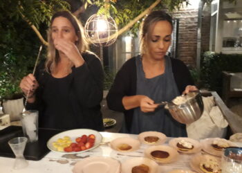 Alcoholes argentos, y no para las manos: En Azul, dos amigas se especializan en mostrar las cualidades de las nuevas bebidas nacionales