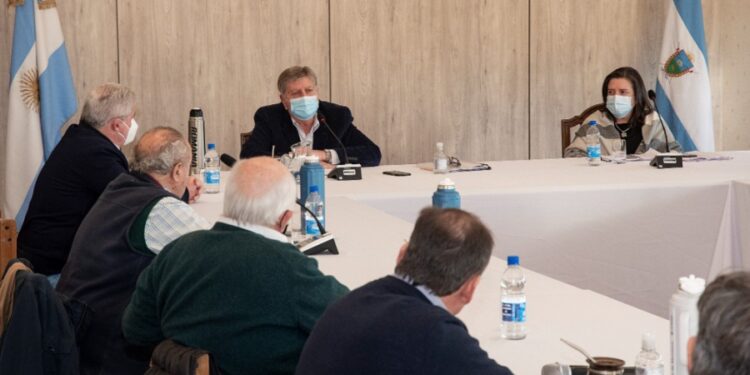 Cepo cárnico: El gobernador de La Pampa Sergio Ziliotto hace malabares para intentar quedar bien con todos