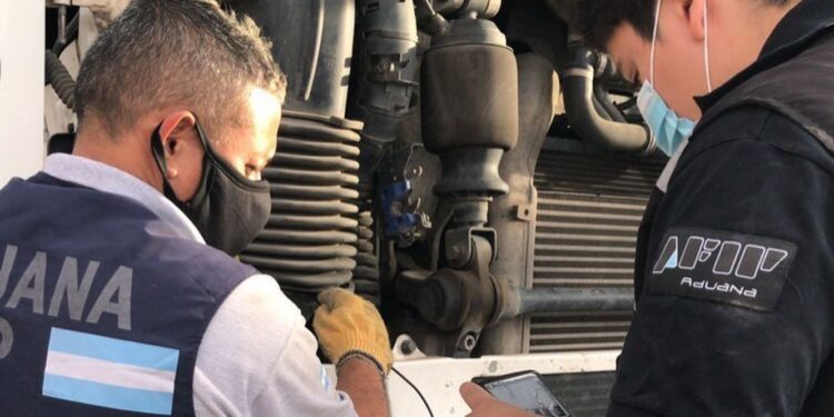 Ahora son los trabajadores aduaneros los que hacen un paro para reclamar ser vacunados contra Covid-19