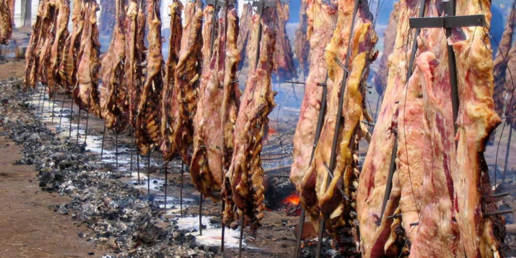 Bronca en el Mercosur: Con el cierre de las exportaciones de carne Argentina le “escupió el asado” a Brasil y Uruguay