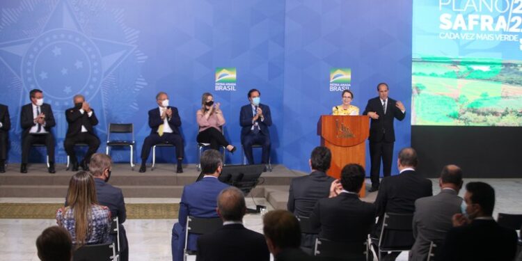 Brasil destinará en 2021/22 créditos al agro por 250.000 millones de reales con tasas de interés negativas