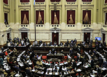 Diputados radicales que responden a los gobernadores de Jujuy y Corrientes votaron junto a los kirchneristas a favor de liberar a las provincias para que suban Ingresos Brutos