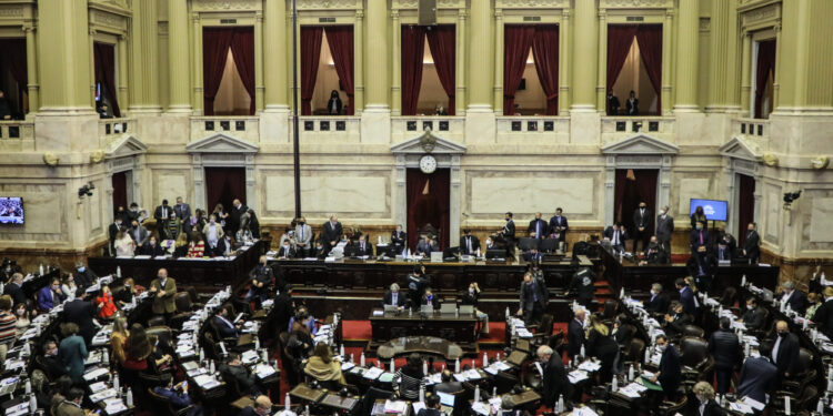 Diputados radicales que responden a los gobernadores de Jujuy y Corrientes votaron junto a los kirchneristas a favor de liberar a las provincias para que suban Ingresos Brutos