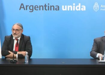 El gobierno montó un escenario tramposo que al final no salió: Los ministros anunciaron su “acuerdo” en soledad mientras la Mesa de Enlace se sacaba fotos en la Rosada