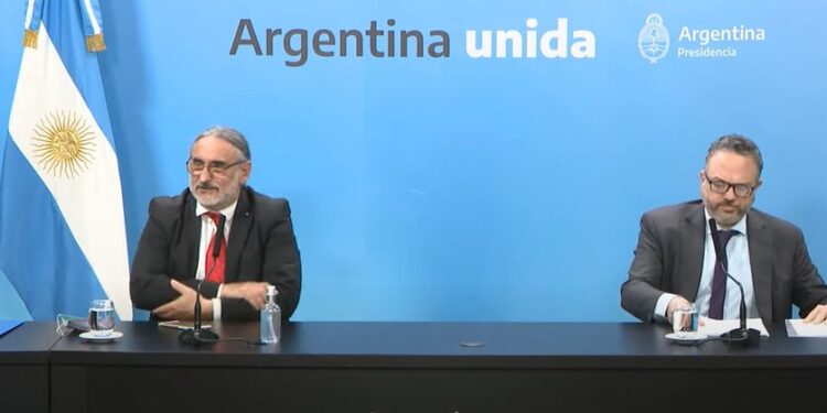 El gobierno montó un escenario tramposo que al final no salió: Los ministros anunciaron su “acuerdo” en soledad mientras la Mesa de Enlace se sacaba fotos en la Rosada