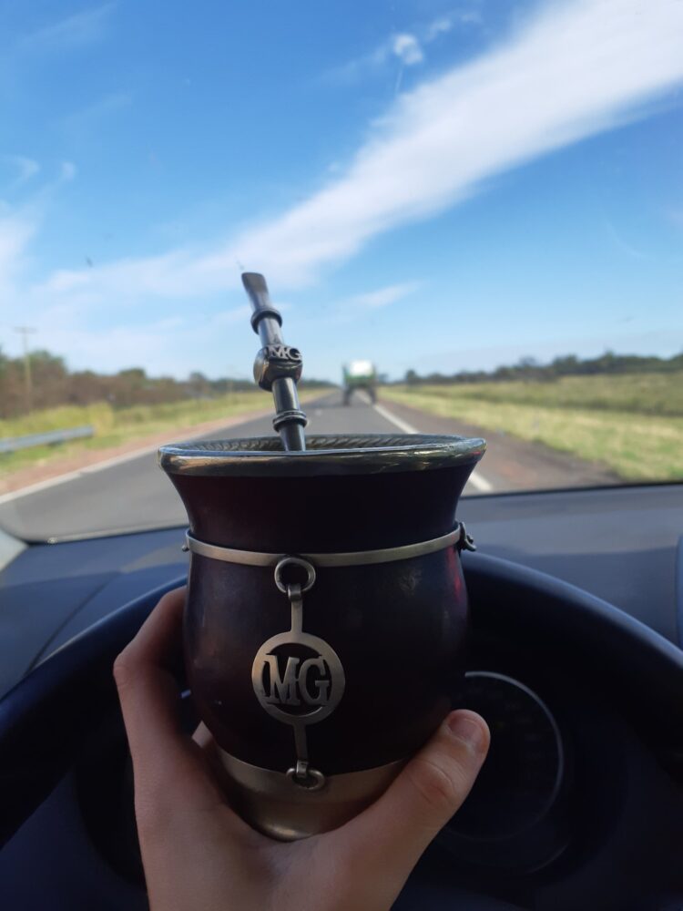 Con 26 años Micaela Guzowski trabaja en el campo familiar y presta servicios agrícolas:  “Si nos dieran más posibilidades, podríamos crecer mucho más”