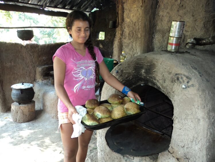 La ONG INCUPO relanzó la publicación actualizada de “El Monte nos da comida”, un aporte al reconocimiento de nuestra identidad alimentaria