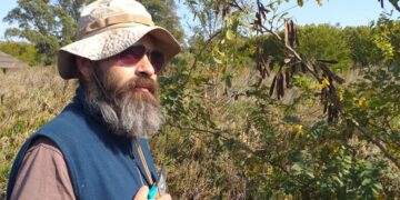 Martín Barros produce semillas bajo la llamada agricultura natural: “Se basa en el ‘no hacer’, que no significa tumbarse en la hamaca paraguaya sino ‘no hacer’ en contra de la naturaleza”
