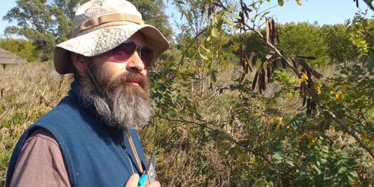 Martín Barros produce semillas bajo la llamada agricultura natural: “Se basa en el ‘no hacer’, que no significa tumbarse en la hamaca paraguaya sino ‘no hacer’ en contra de la naturaleza”