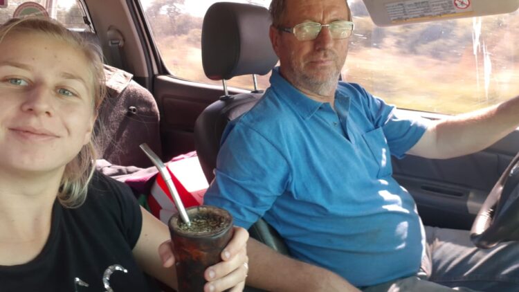 Con 26 años Micaela Guzowski trabaja en el campo familiar y presta servicios agrícolas:  “Si nos dieran más posibilidades, podríamos crecer mucho más”