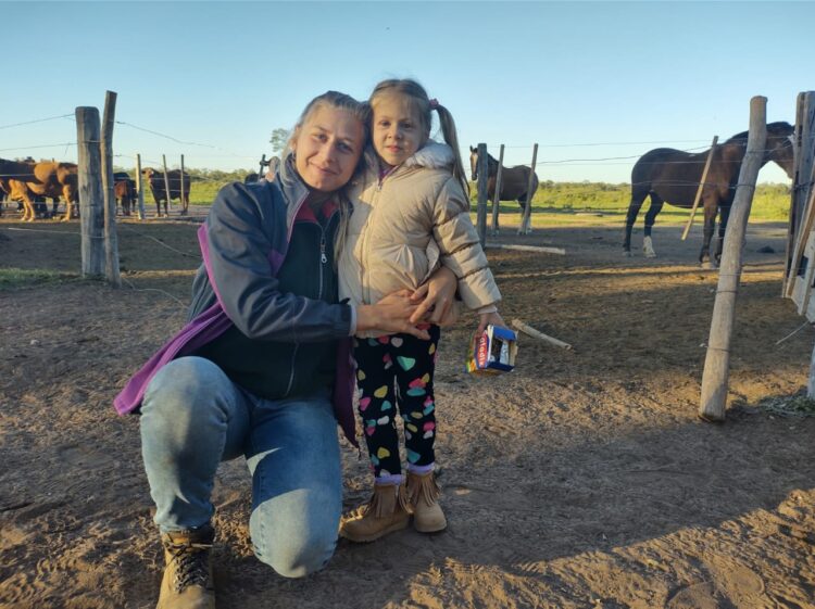 Con 26 años Micaela Guzowski trabaja en el campo familiar y presta servicios agrícolas:  “Si nos dieran más posibilidades, podríamos crecer mucho más”