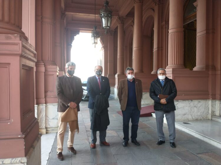 El gobierno montó un escenario tramposo que al final no salió: Los ministros anunciaron su “acuerdo” en soledad mientras la Mesa de Enlace se sacaba fotos en la Rosada