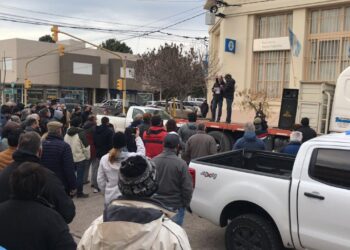 Bronca en los valles del sur bonaerense: Pusieron a gestionar el ente que administra el riego a un integrante de La Cámpora que no rinde cuenta de los gastos