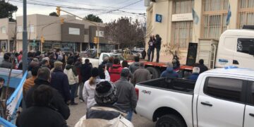 Bronca en los valles del sur bonaerense: Pusieron a gestionar el ente que administra el riego a un integrante de La Cámpora que no rinde cuenta de los gastos