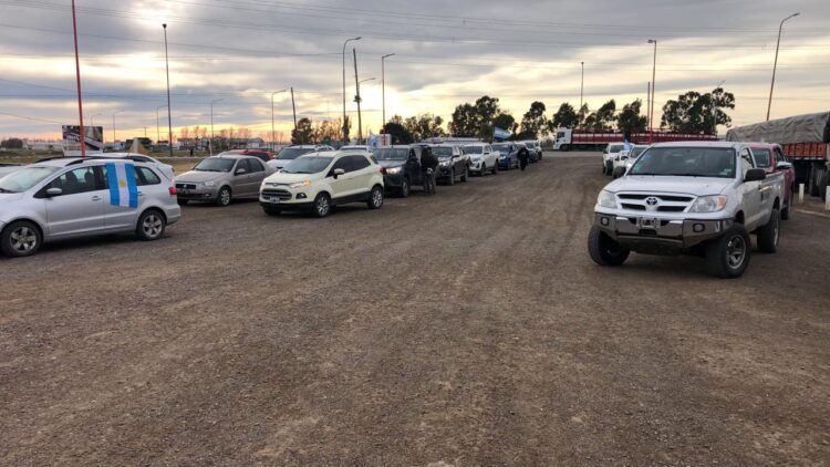 Bronca en los valles del sur bonaerense: Pusieron a gestionar el ente que administra el riego a un integrante de La Cámpora que no rinde cuenta de los gastos