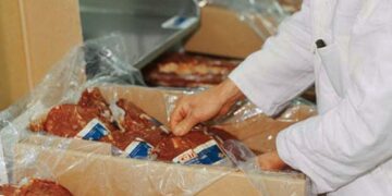 Desde los frigoríficos, Daniel Urcía confirmó que están bajando carne de los barcos que ya tenía permiso previo: “Esto es como pegarse un tiro en el pie”