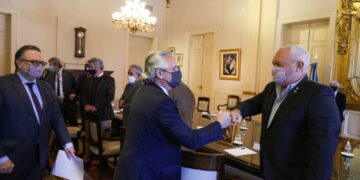 Se confirmó el peor escenario para la cadena ganadera: cupos para reducir 50% las exportaciones y prohibición de siete cortes populares