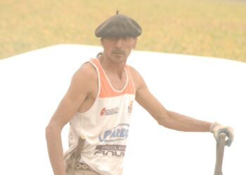 Futbolista amateur y paleador de granos: así es la vida de la estrella de Instagram y TikTok “El Pájaro”