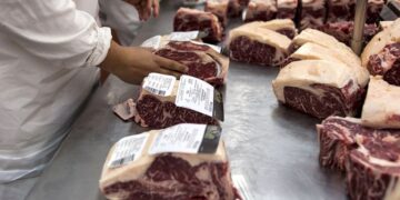 Panorama ganadero: 1) China compra carne; 2) Uruguay, Brasil y Paraguay le venden; 3) La Argentina se retira