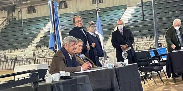 Kulfas recibió a la nueva conducción de la Sociedad Rural: Un pequeño rapto de diálogo en medio del silencio oficial sobre el conflicto de la carne