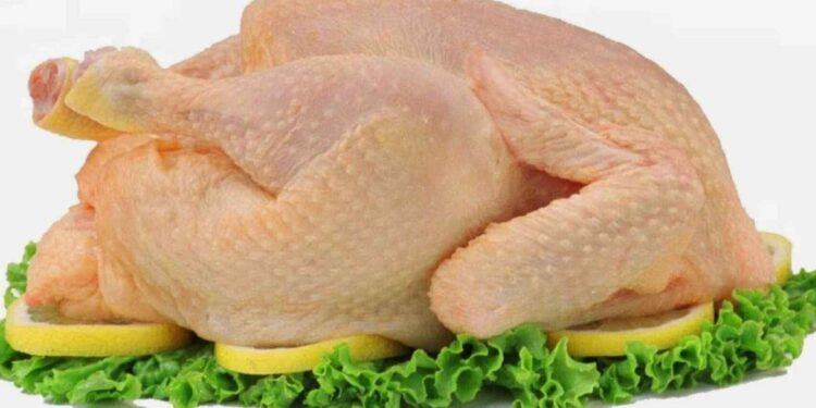 Cifras oficiales confirman que en abril los argentinos finalmente comimos más pollo que carne vacuna