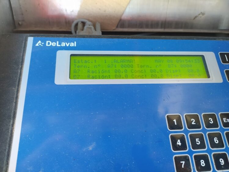 El tambo santafesino La Cabañita montó una moderna guachera donde hay robots que van suministrando la leche justa a los terneros