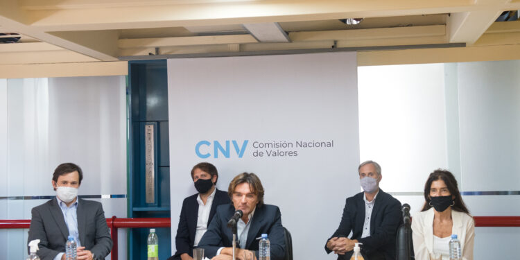 Sigue firme la avalancha de “cepos”: La Comisión Nacional de Valores está a un paso de intervenir el dólar CCL