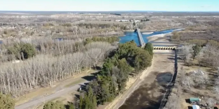 Además del Paraná, otros ríos estratégicos fueron declarados en emergencia: La cuenca hídrica que riega el Alto Valle acumula 13 años de sequía