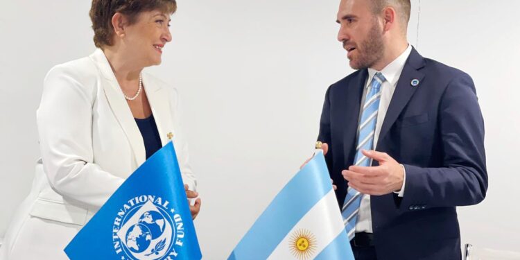 Cuidado: Detrás del discurso del “tipo de cambio competitivo” se viene un nuevo impuestazo