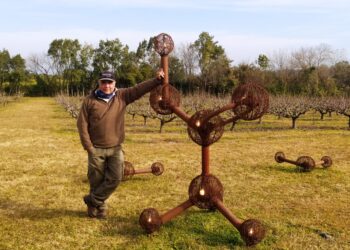 Rodolfo Lescano busca la felicidad apoyado en la producción de higos y en la fórmula química para elaborar vinagre a partir de esa fruta