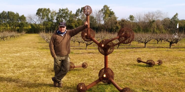 Rodolfo Lescano busca la felicidad apoyado en la producción de higos y en la fórmula química para elaborar vinagre a partir de esa fruta