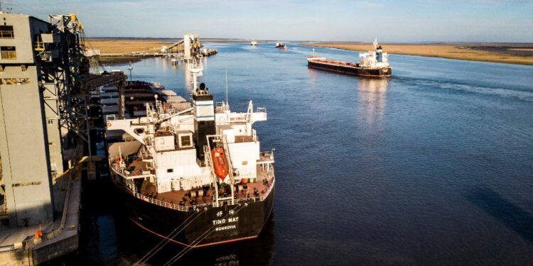 Un bloqueo de transportistas autoconvocados amenaza con volver a provocar un infierno logístico en Bahía Blanca y Quequén