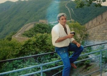 Con cinco libros publicados, el agrónomo Roberto Montechiesi se convirtió en el mayor escritor sobre la yerba mate: Relata su pasado ingresando en Siria y su futuro como bebida soluble