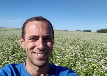 Julián Gariglio hizo un clic mental y convenció a sus padres de pasar a agroecología parte del campo familiar: “Tanto hablé del tema que por cansancio me dieron un lote”