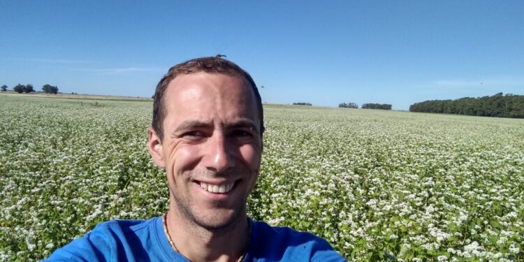 Julián Gariglio hizo un clic mental y convenció a sus padres de pasar a agroecología parte del campo familiar: “Tanto hablé del tema que por cansancio me dieron un lote”