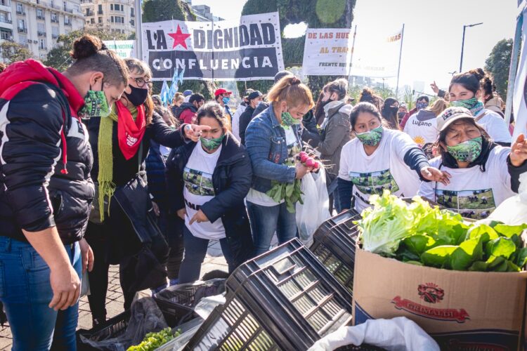 Marcharon al Obelisco para exigir el acceso a tierras fiscales ociosas con el propósito de crear “10.000 huertas”