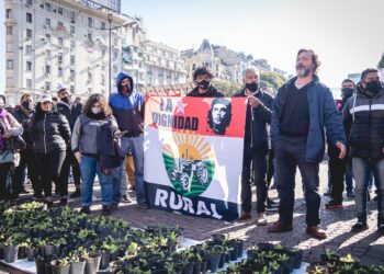 Marcharon al Obelisco para exigir el acceso a tierras fiscales ociosas con el propósito de crear “10.000 huertas”