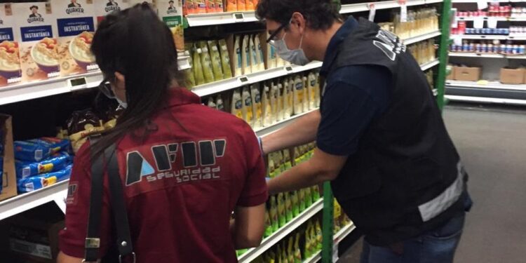 ¿Cuáles son los productos de la canasta básica de alimentos y bebidas en los que pagamos más impuestos?