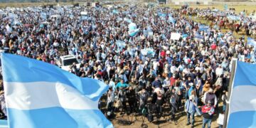 Para bajar el tono de las críticas en el acto de San Nicolás, el gobierno prometió una mayor apertura exportadora para la vaca conserva